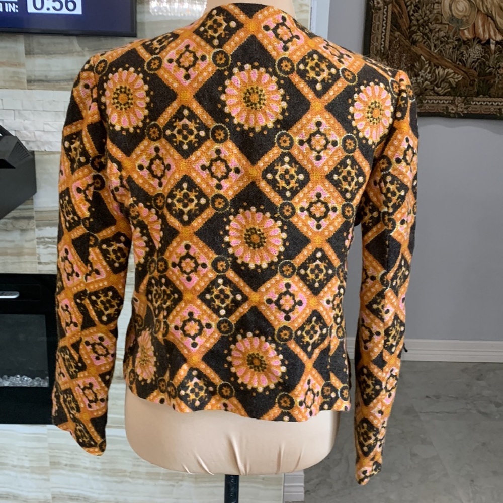 Luce Brett Paris Boutique Short Embroidered Blazer. Size 44 European (867) - Picture 4 of 8